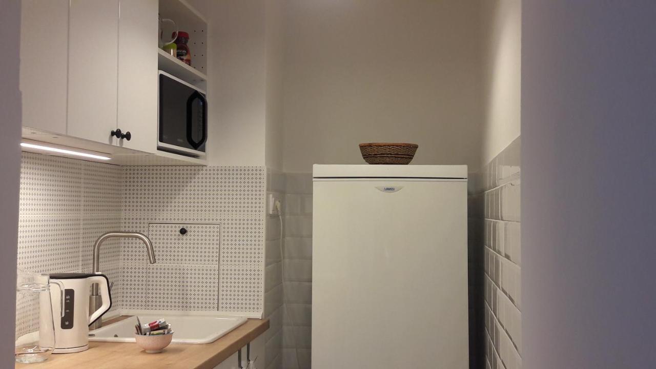 Liliom Apartment With Free Parking Space Budapeste Exterior foto