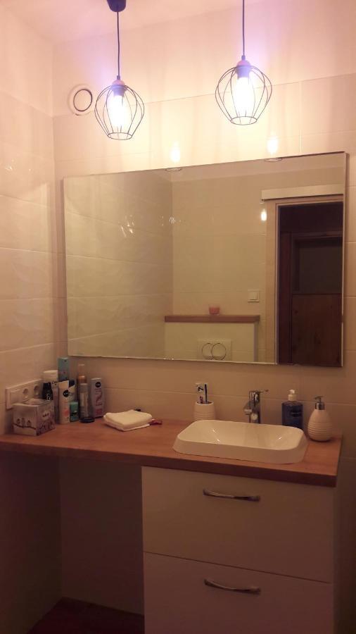Liliom Apartment With Free Parking Space Budapeste Exterior foto