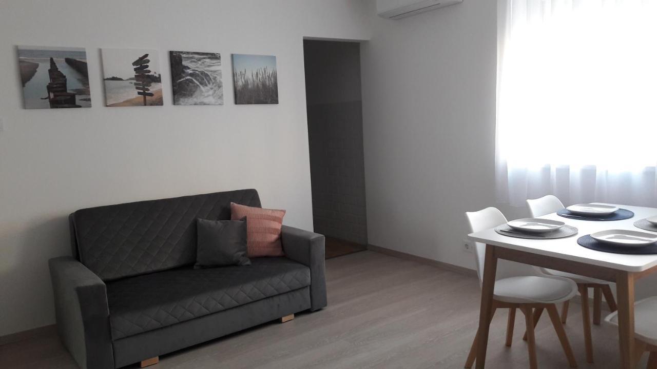 Liliom Apartment With Free Parking Space Budapeste Exterior foto